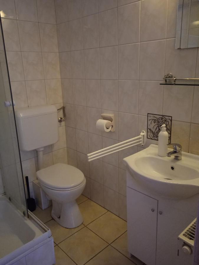 Agria Wellness Guesthouse Eger Exteriör bild