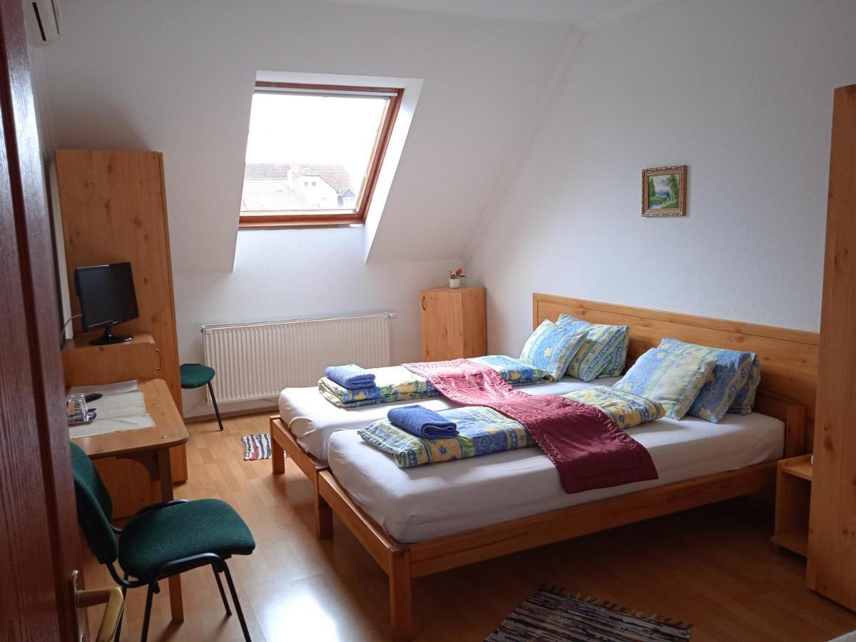 Agria Wellness Guesthouse Eger Exteriör bild